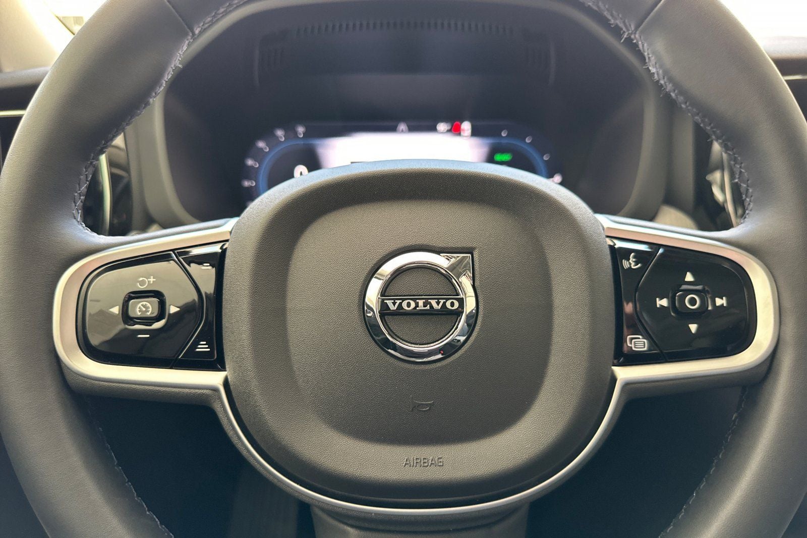 2025 Volvo XC60 Plug-In Hybrid T8 Plus