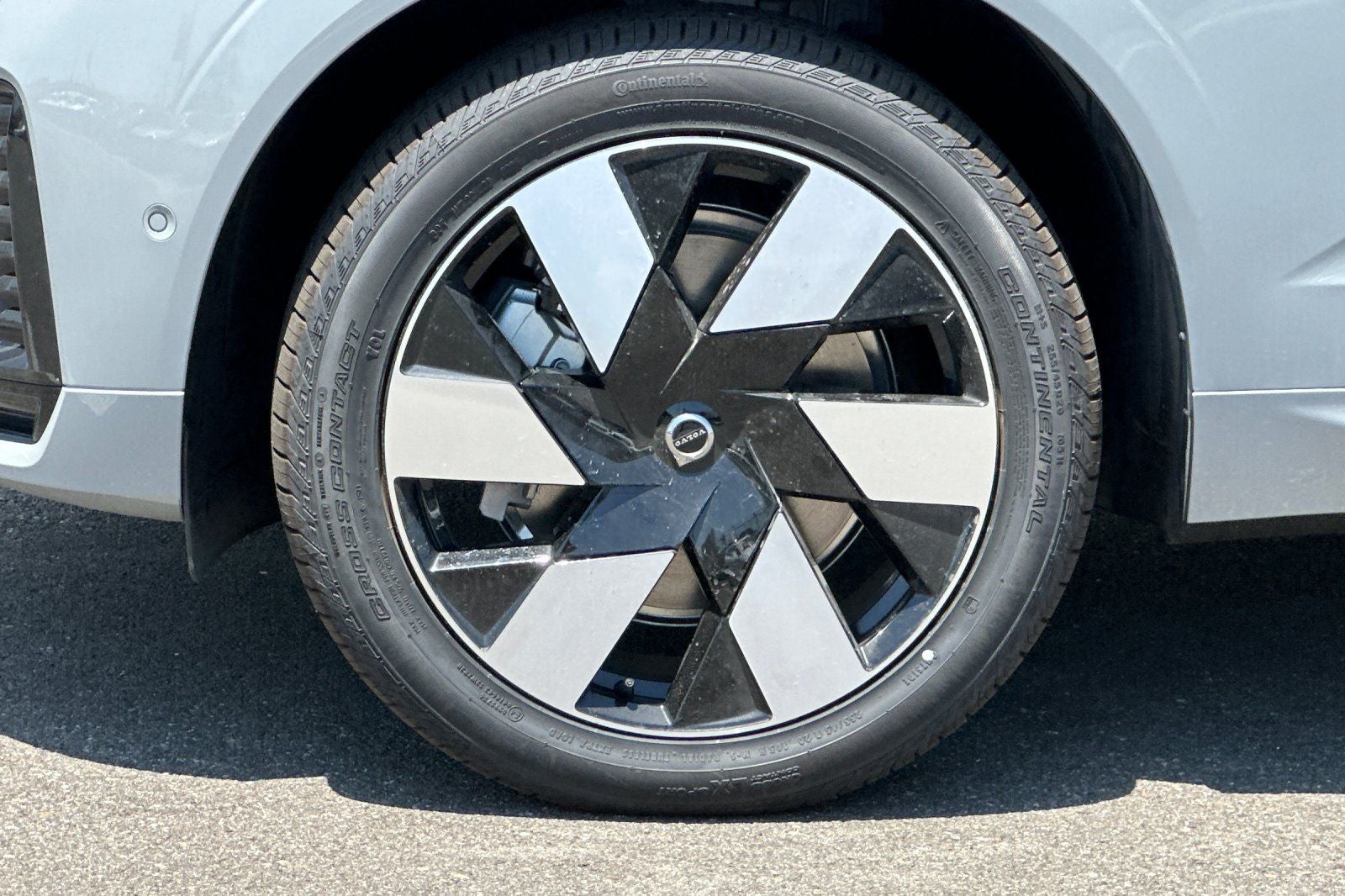 2025 Volvo XC60 Plug-In Hybrid T8 Plus