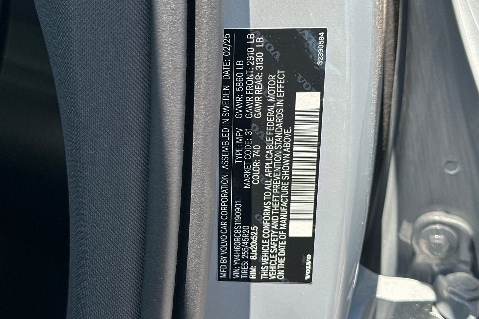 2025 Volvo XC60 Plug-In Hybrid T8 Plus