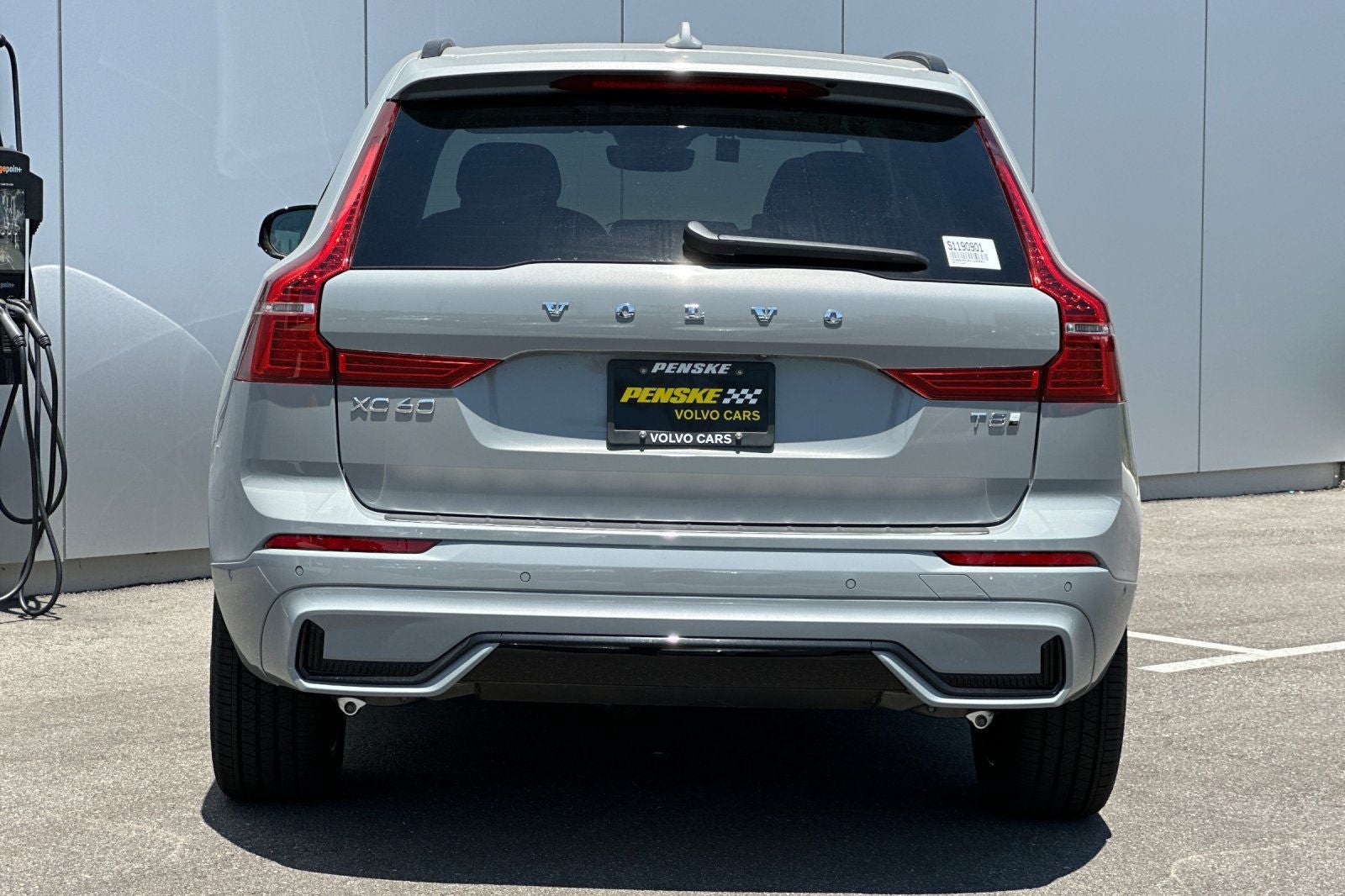 2025 Volvo XC60 Plug-In Hybrid T8 Plus