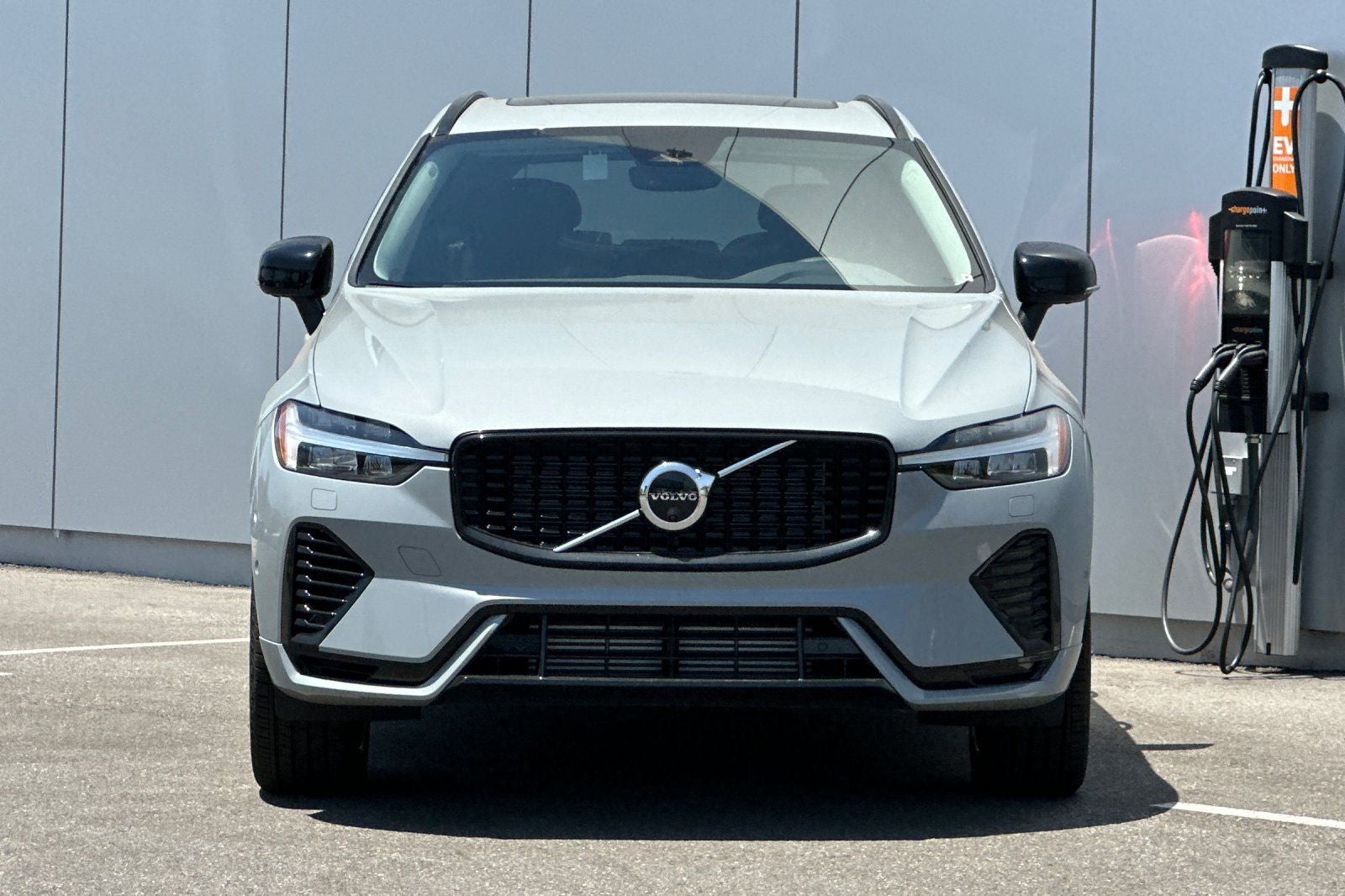 2025 Volvo XC60 Plug-In Hybrid T8 Plus
