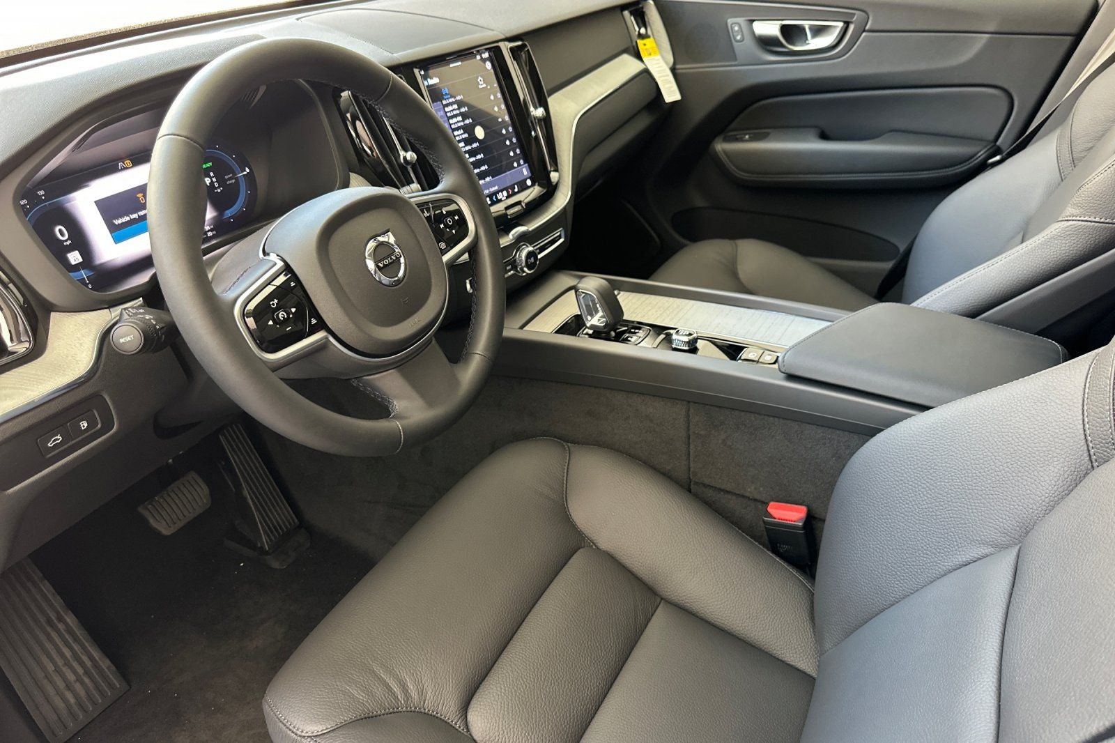 2025 Volvo XC60 Plug-In Hybrid T8 Plus