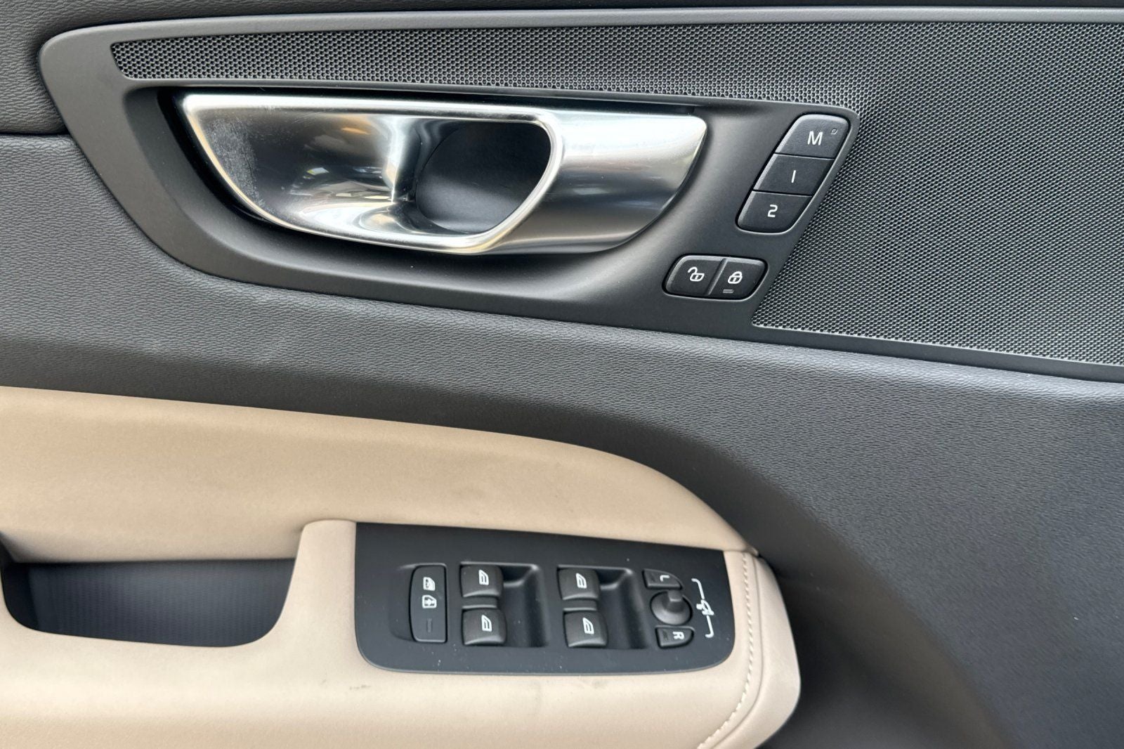 2026 Volvo XC60 Plug-In Hybrid T8 Plus