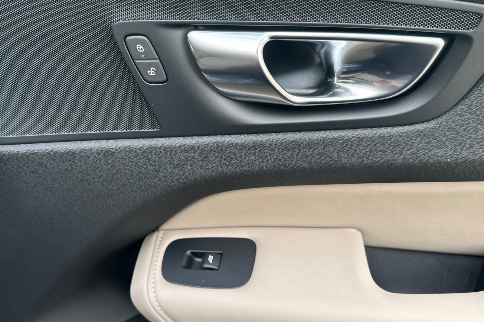 2026 Volvo XC60 Plug-In Hybrid T8 Plus