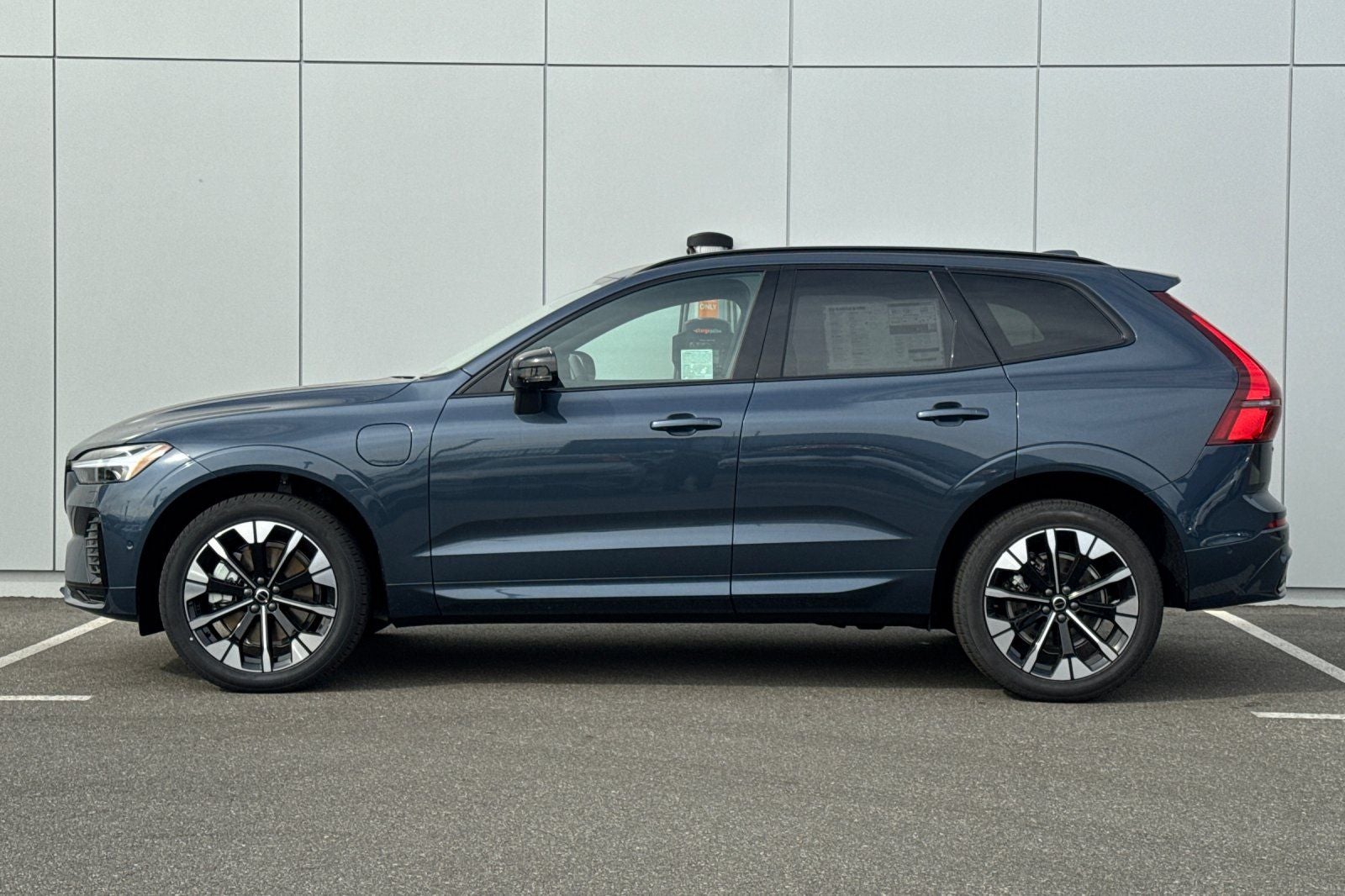 2026 Volvo XC60 Plug-In Hybrid T8 Plus