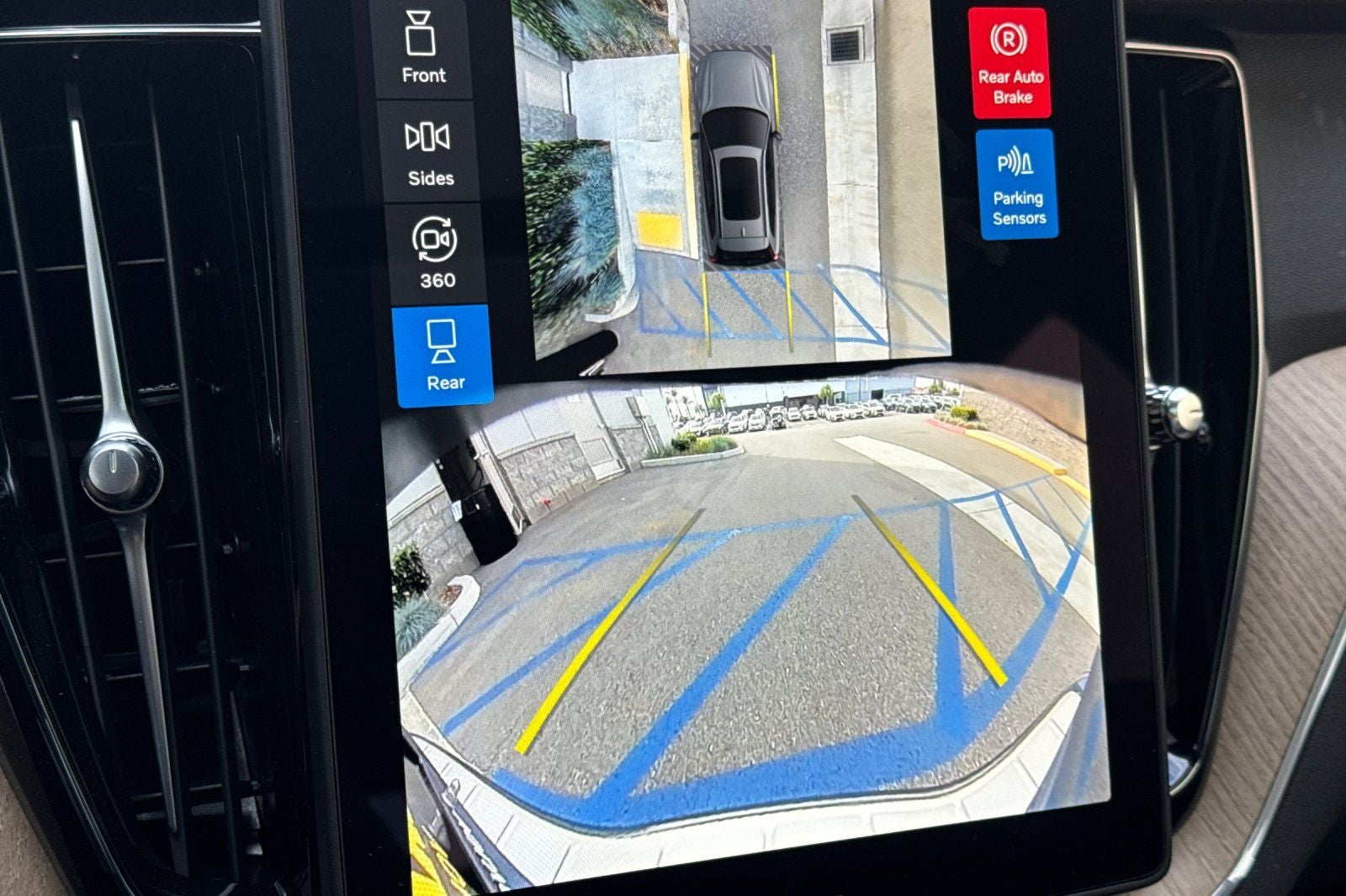 2026 Volvo XC60 Plug-In Hybrid T8 Plus