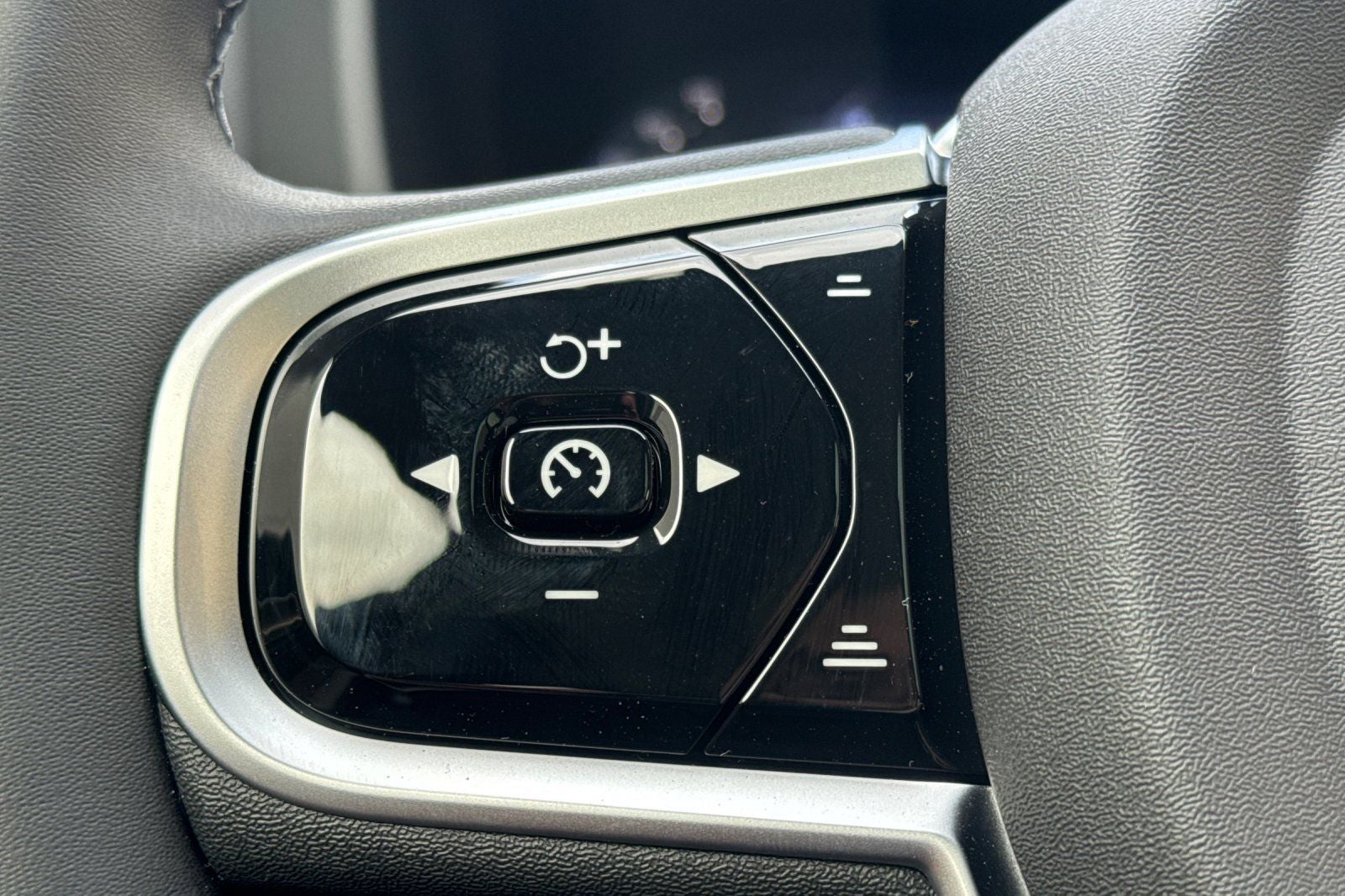 2026 Volvo XC60 Plug-In Hybrid T8 Plus