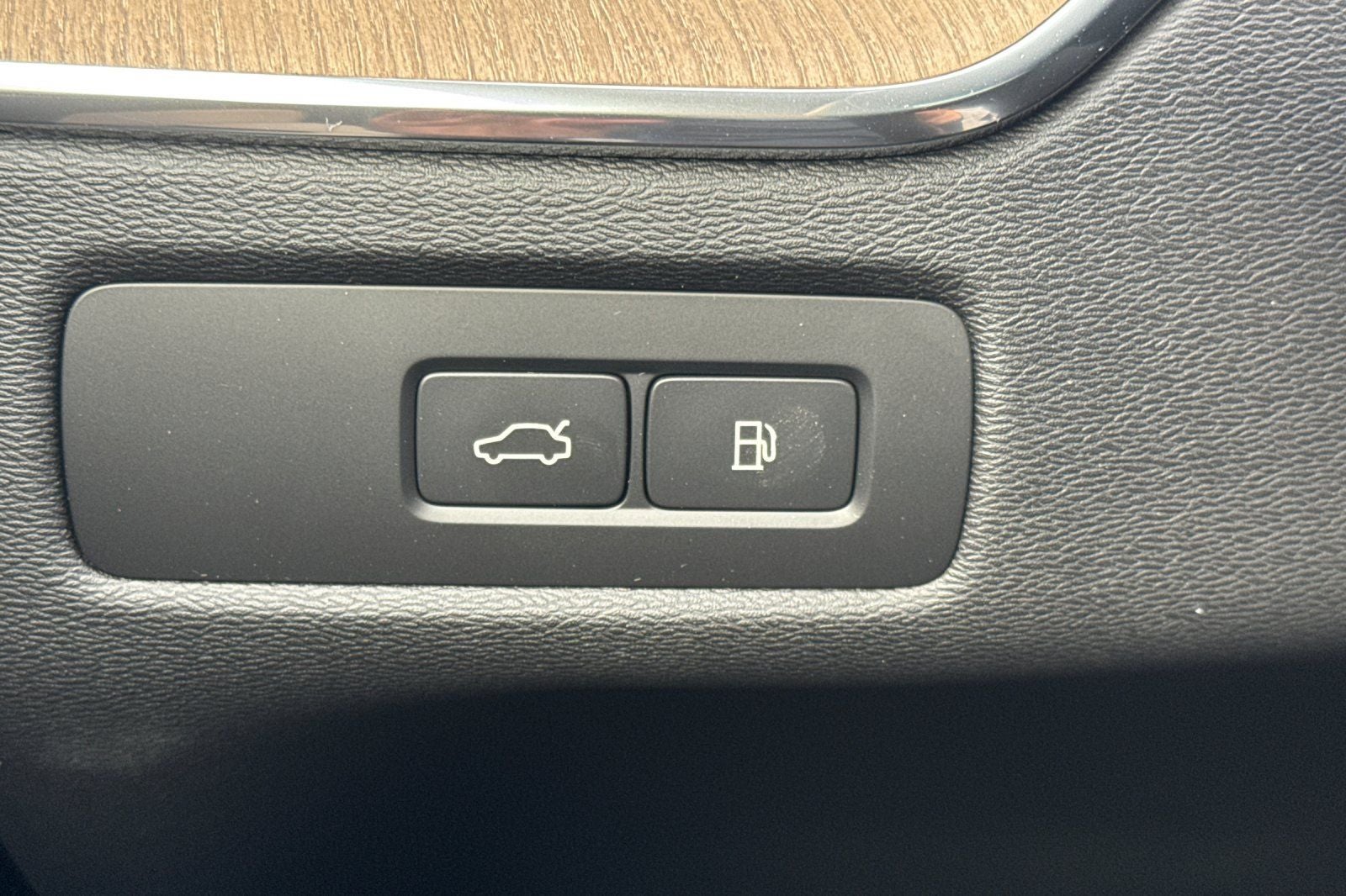 2026 Volvo XC60 Plug-In Hybrid T8 Plus