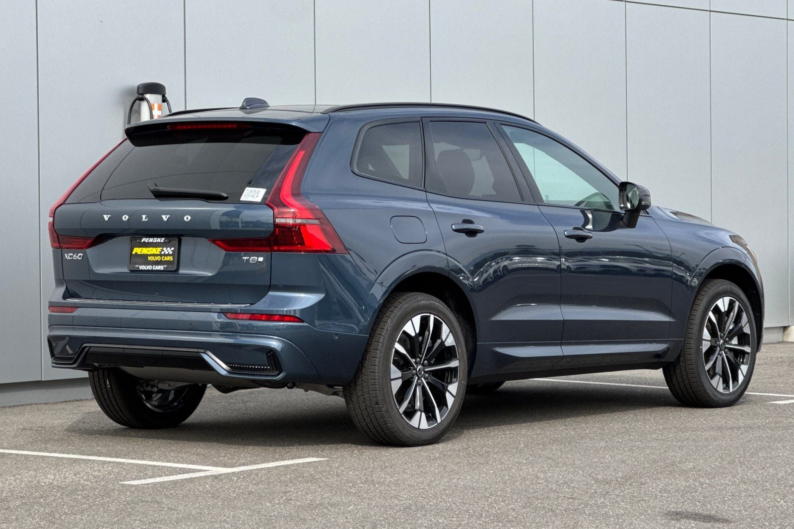 2026 Volvo XC60 Plug-In Hybrid T8 Plus