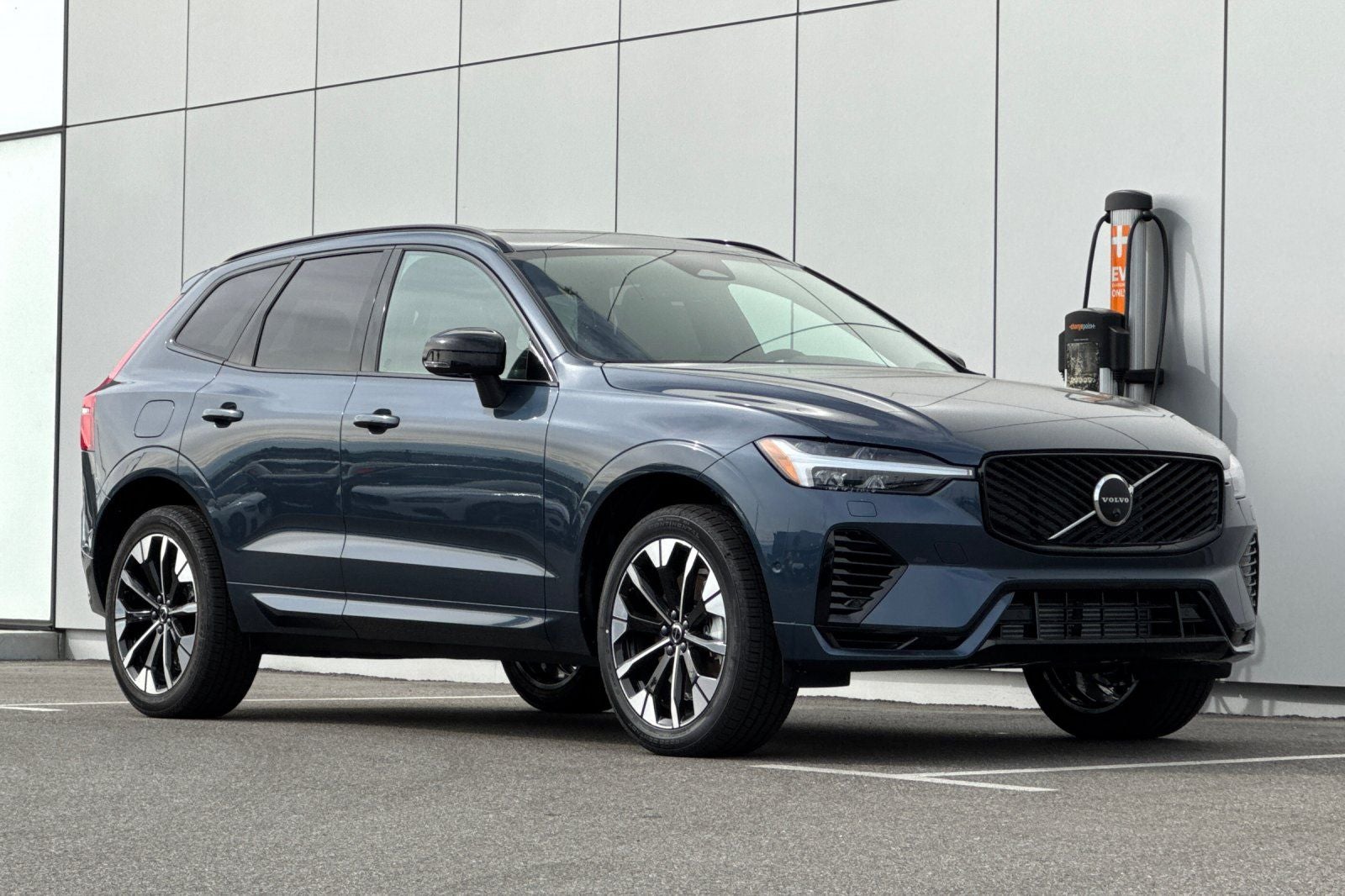 2026 Volvo XC60 Plug-In Hybrid T8 Plus
