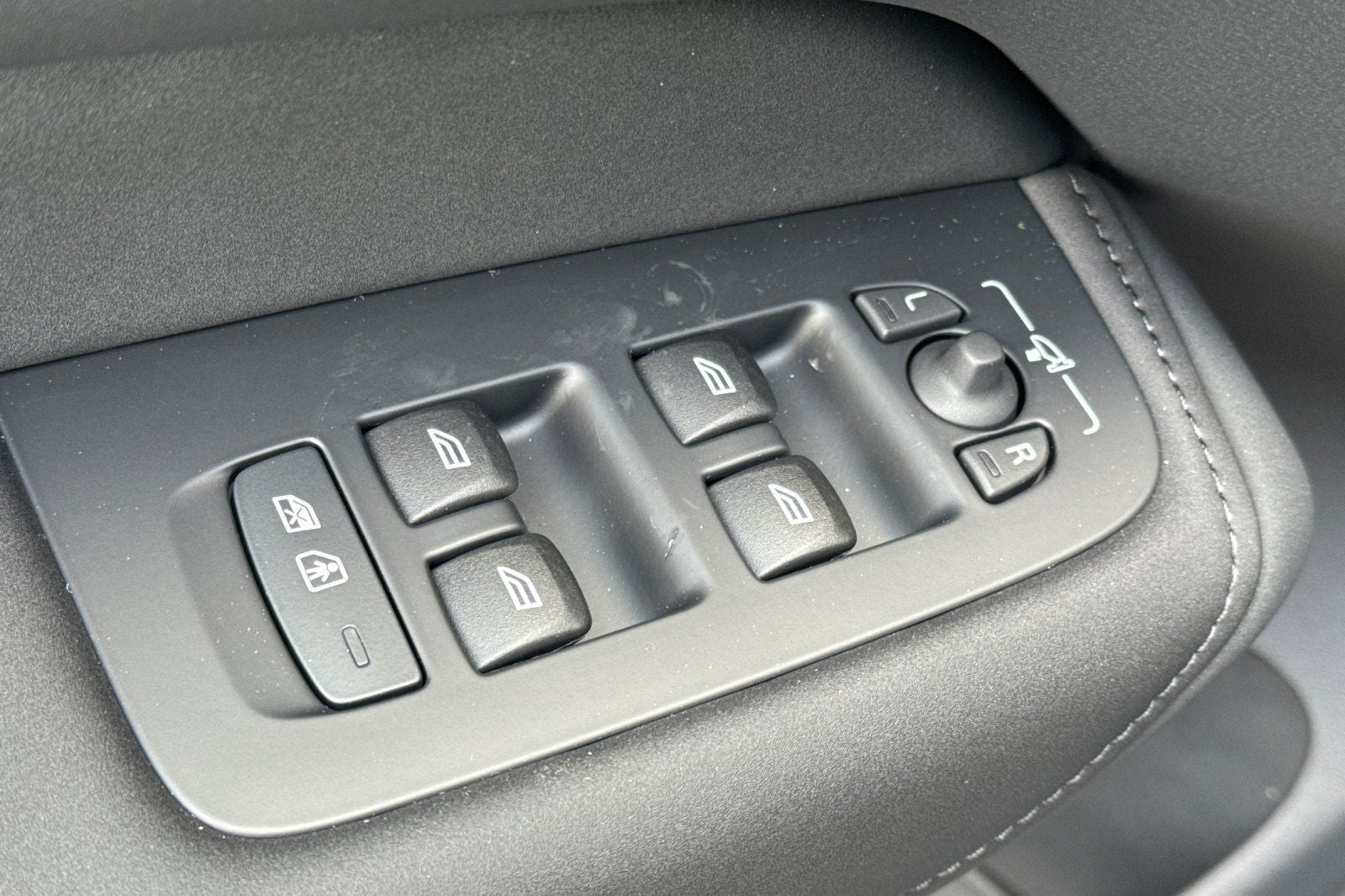 2026 Volvo XC60 Plug-In Hybrid T8 Plus