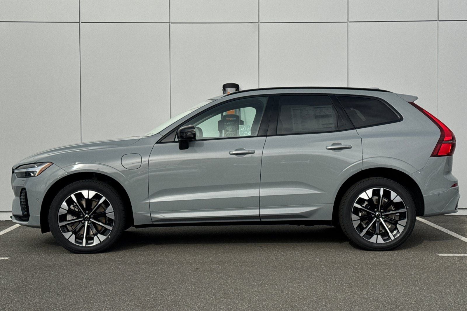 2026 Volvo XC60 Plug-In Hybrid T8 Plus
