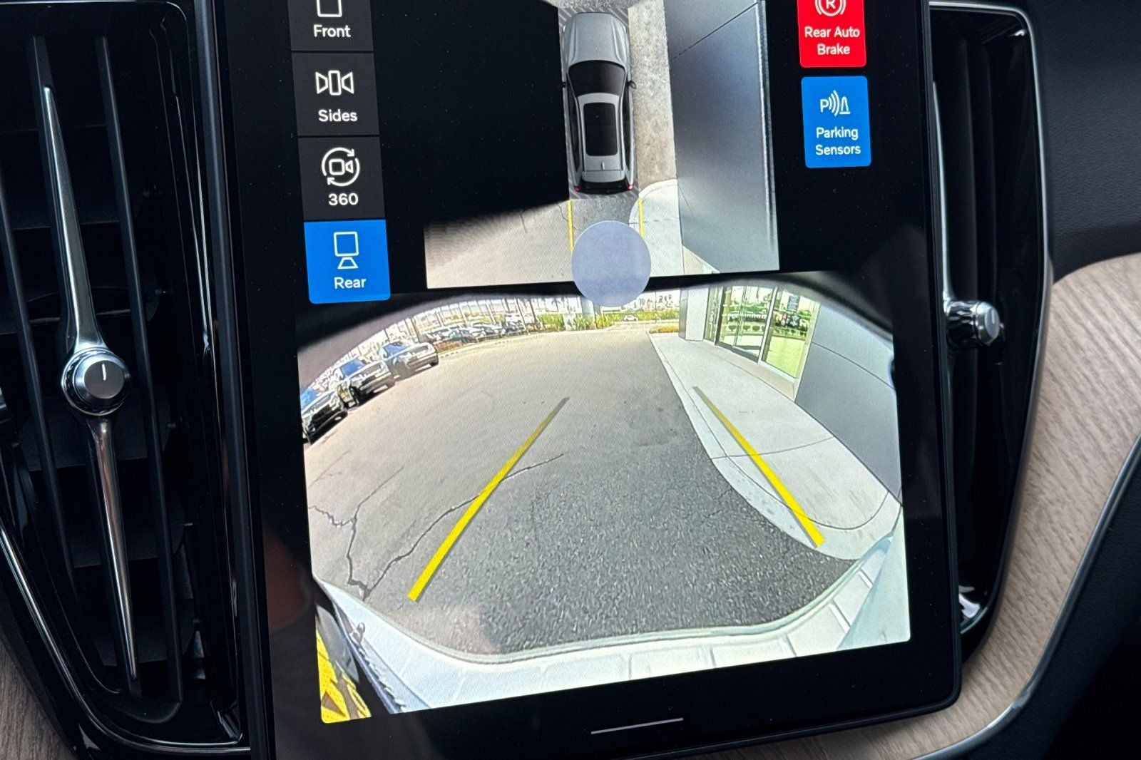 2026 Volvo XC60 Plug-In Hybrid T8 Plus