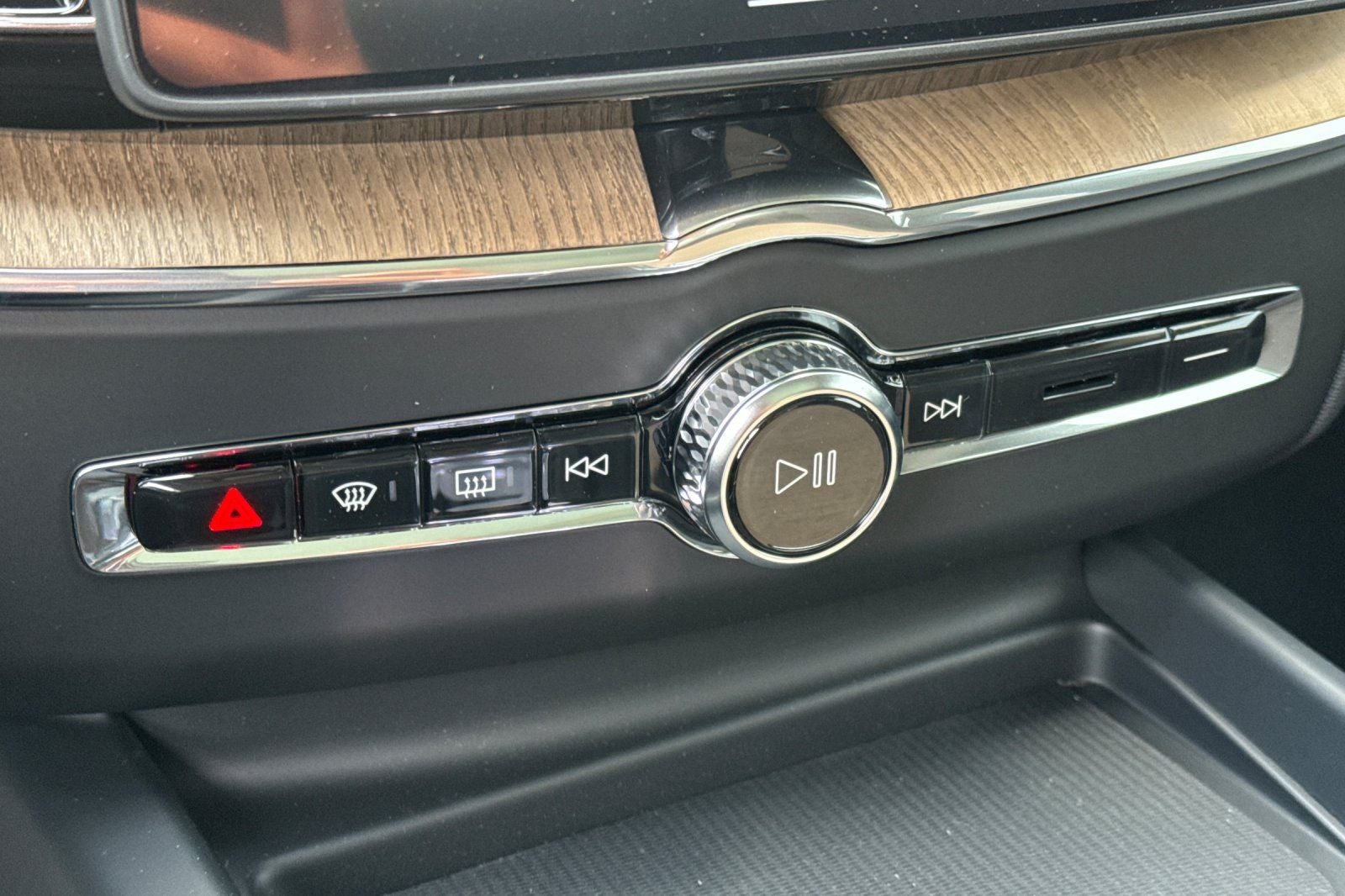 2026 Volvo XC60 Plug-In Hybrid T8 Plus