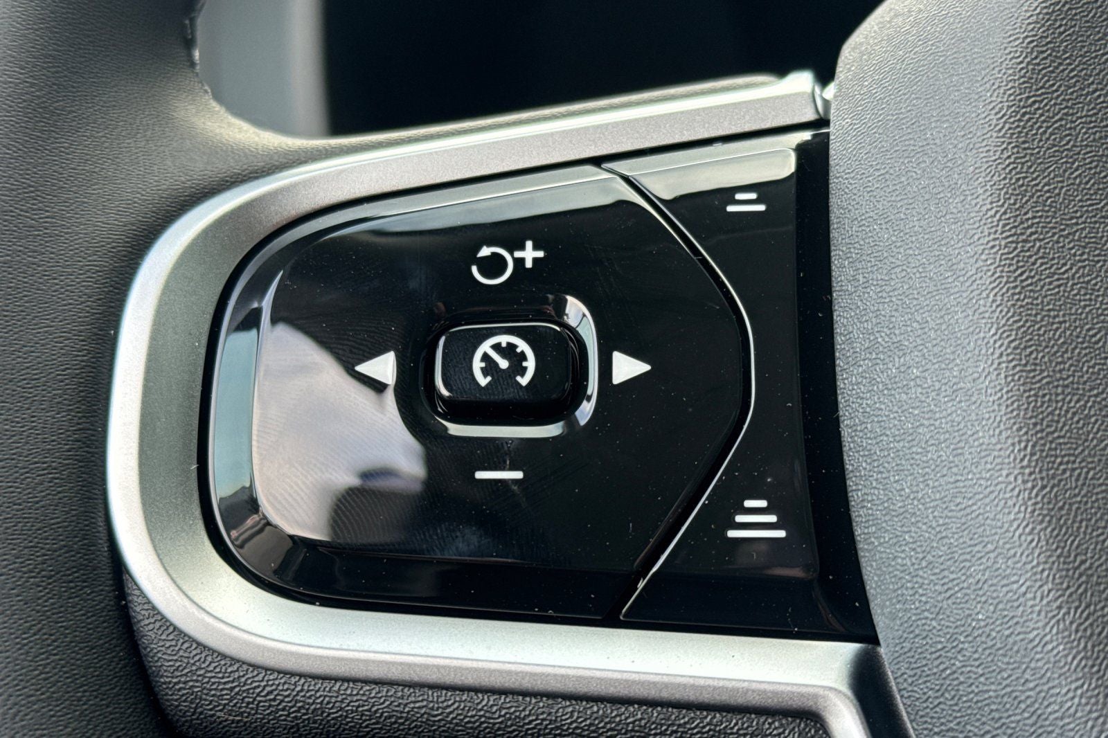 2026 Volvo XC60 Plug-In Hybrid T8 Plus