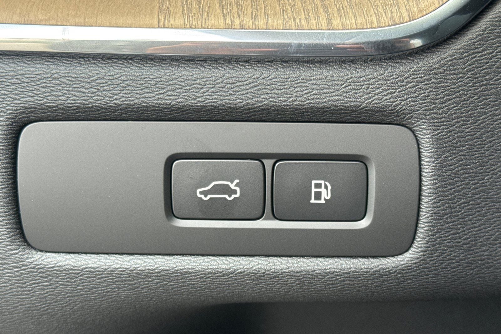 2026 Volvo XC60 Plug-In Hybrid T8 Plus