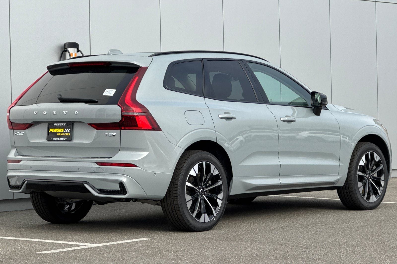 2026 Volvo XC60 Plug-In Hybrid T8 Plus