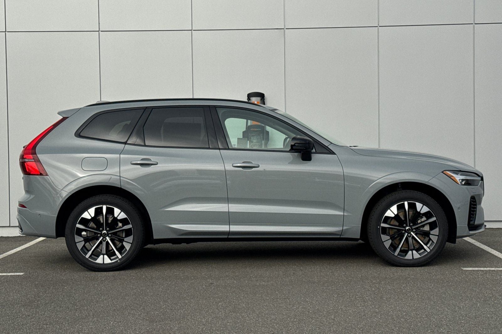 2026 Volvo XC60 Plug-In Hybrid T8 Plus
