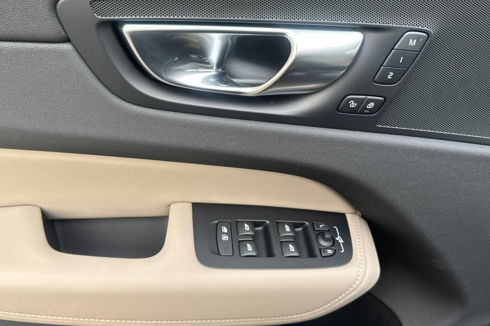 2026 Volvo XC60 Plug-In Hybrid T8 Plus