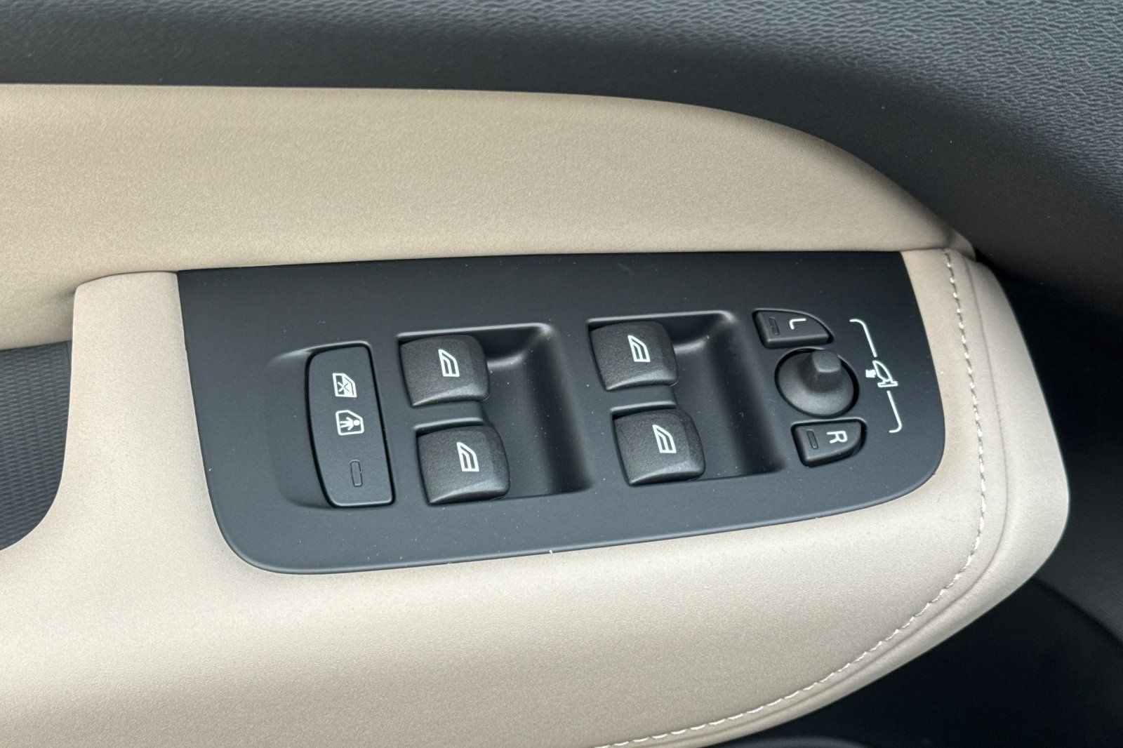 2026 Volvo XC60 Plug-In Hybrid T8 Plus