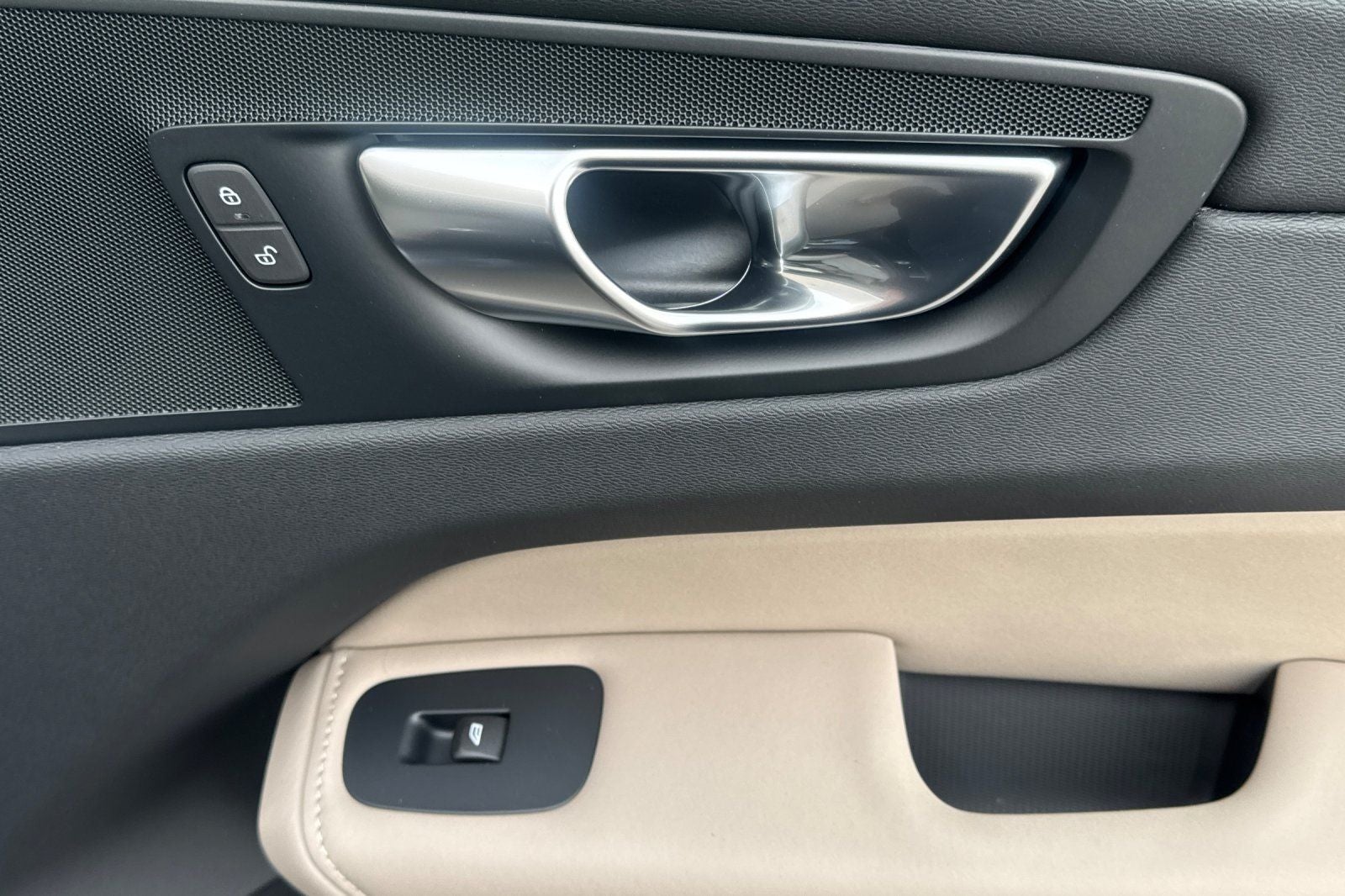 2026 Volvo XC60 Plug-In Hybrid T8 Plus