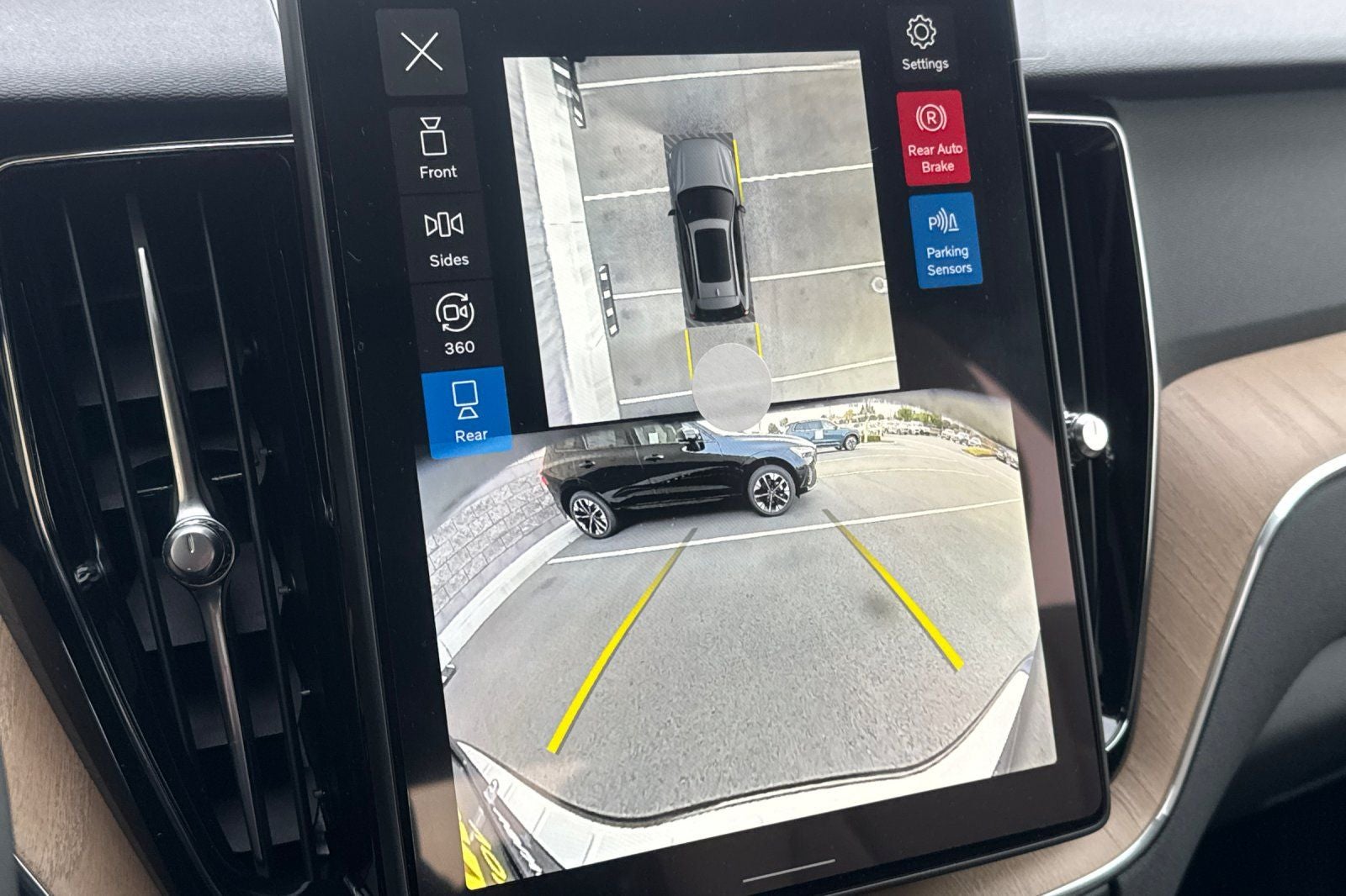 2026 Volvo XC60 Plug-In Hybrid T8 Plus