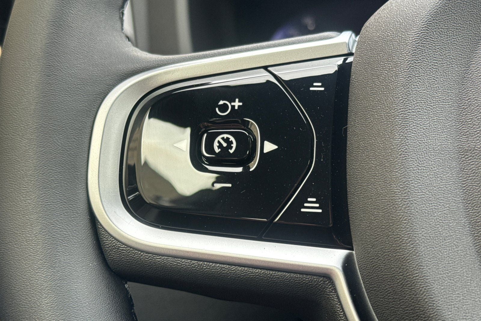 2026 Volvo XC60 Plug-In Hybrid T8 Plus