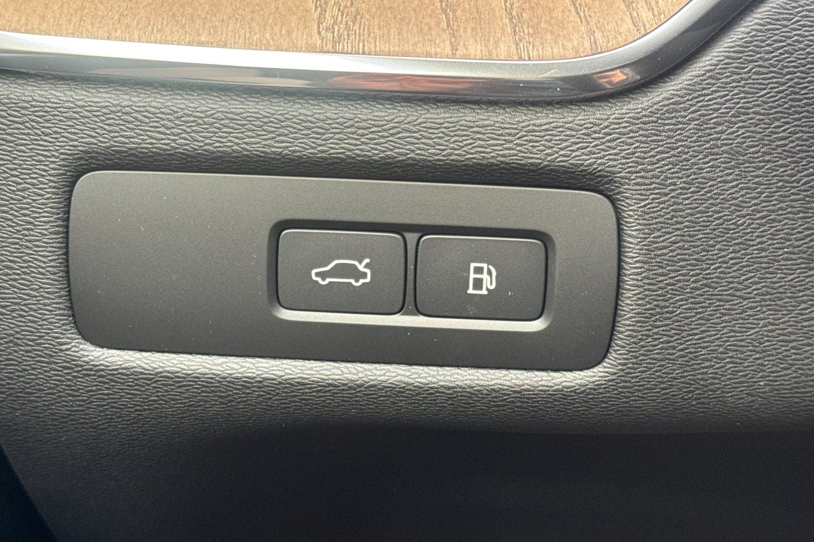 2026 Volvo XC60 Plug-In Hybrid T8 Plus