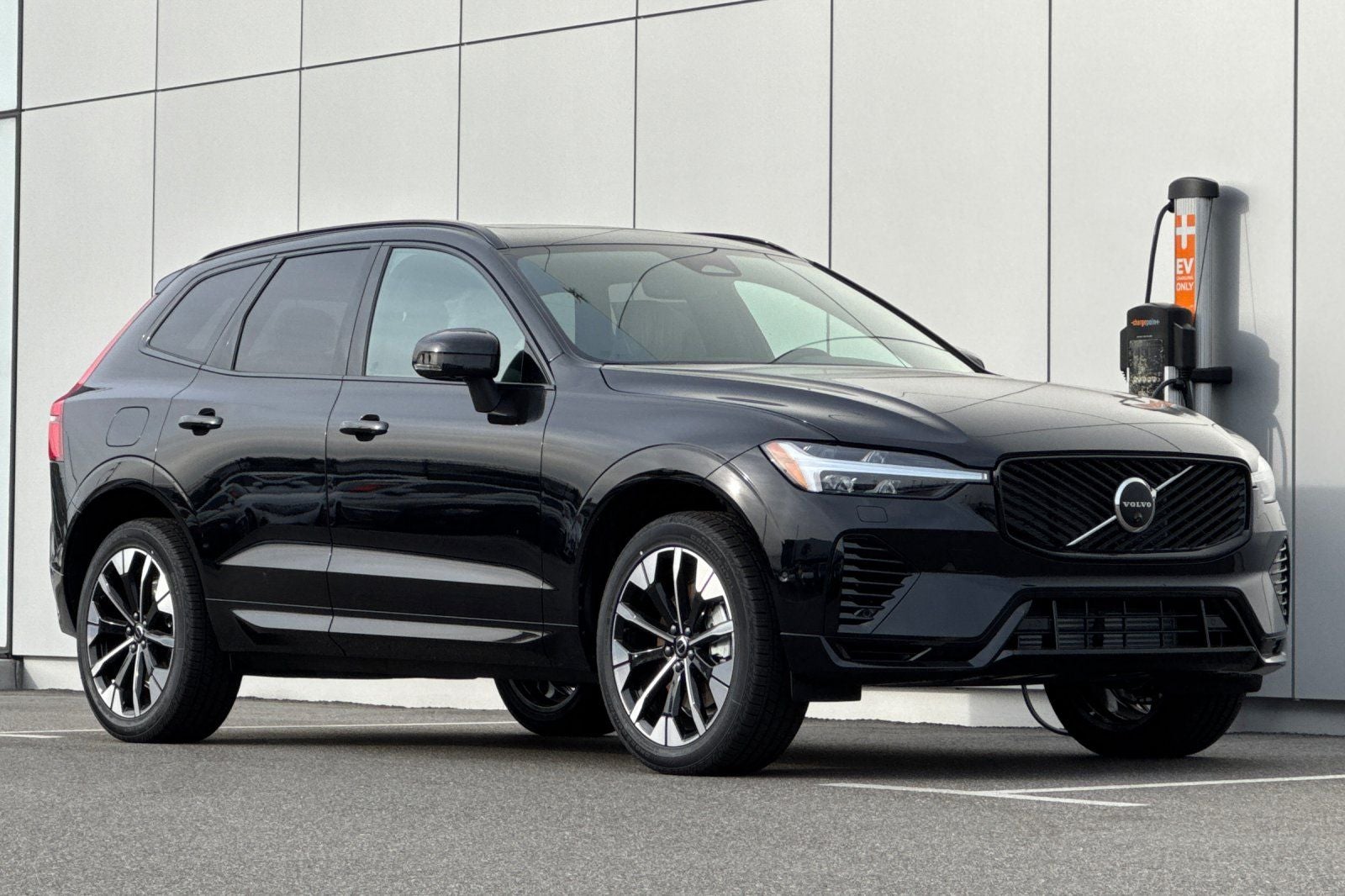 2026 Volvo XC60 Plug-In Hybrid T8 Plus