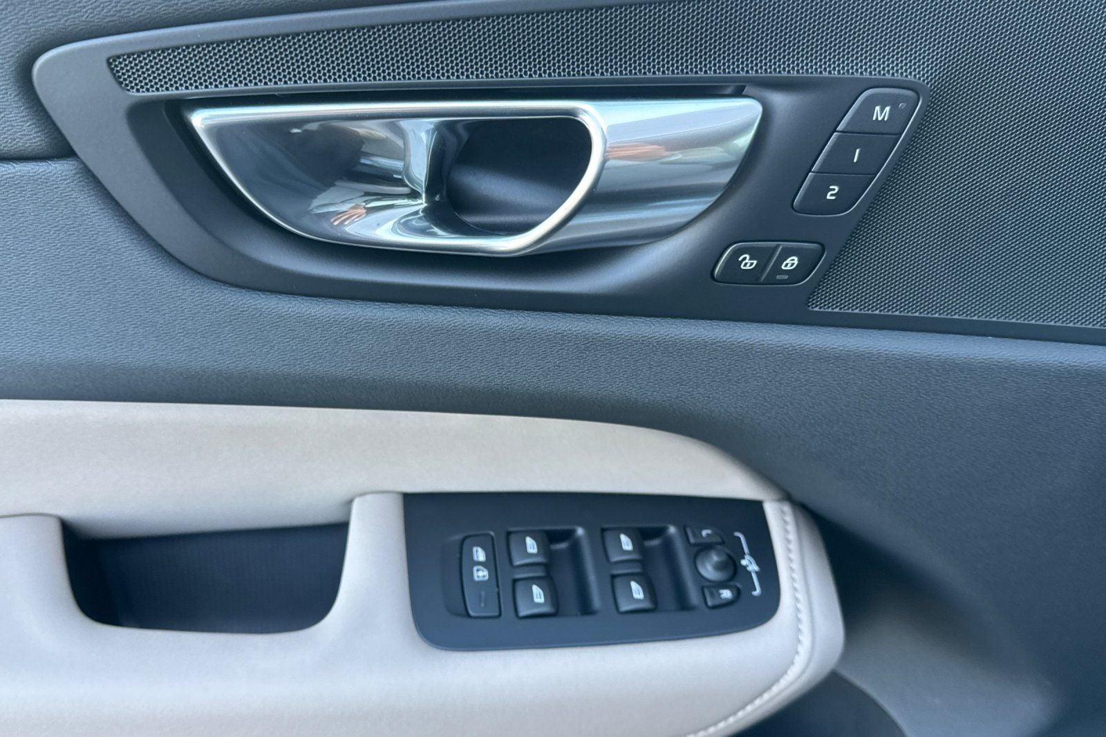 2026 Volvo XC60 Plug-In Hybrid T8 Plus