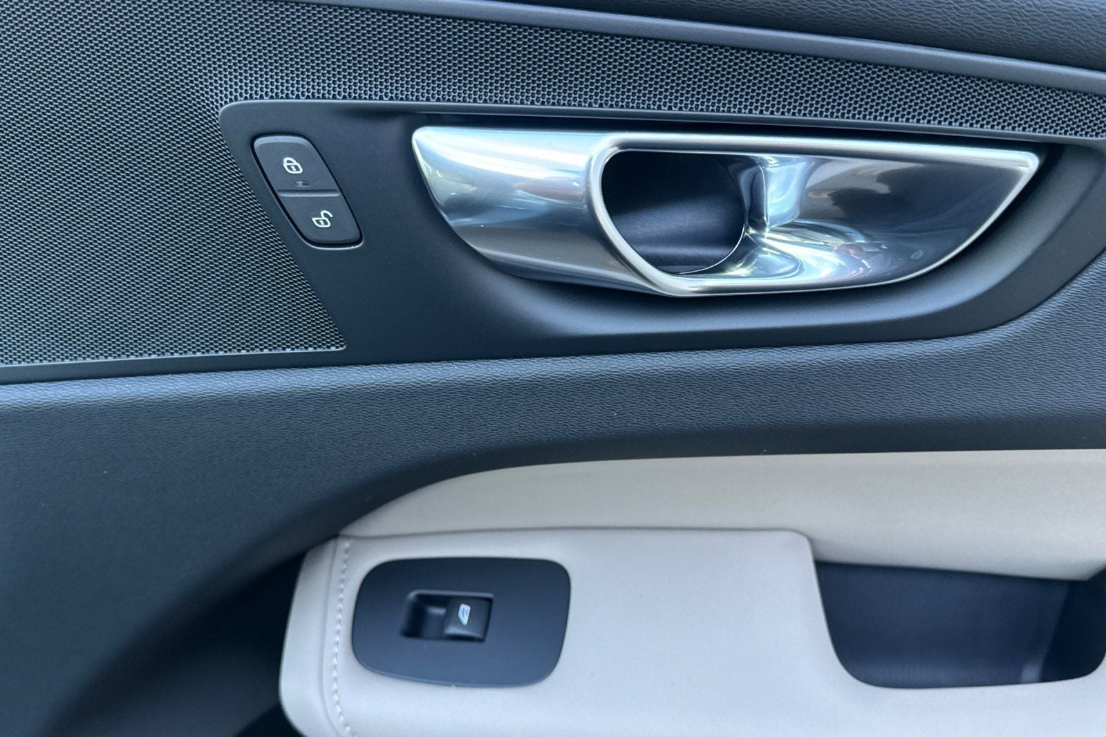 2026 Volvo XC60 Plug-In Hybrid T8 Plus