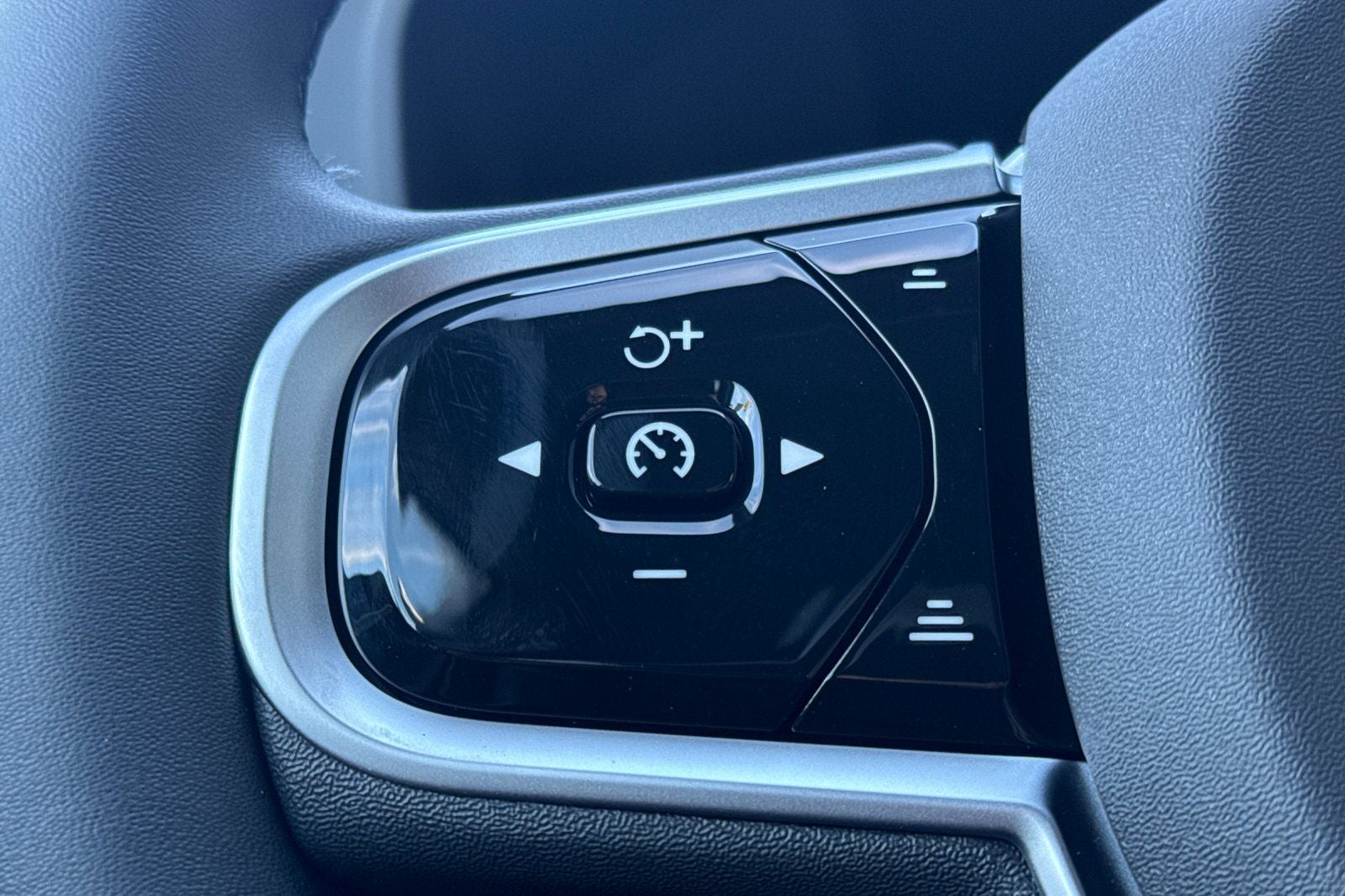 2026 Volvo XC60 Plug-In Hybrid T8 Plus