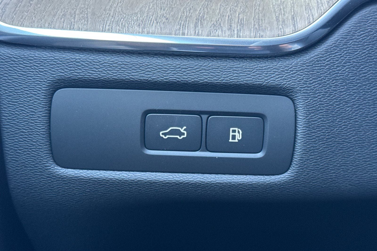 2026 Volvo XC60 Plug-In Hybrid T8 Plus