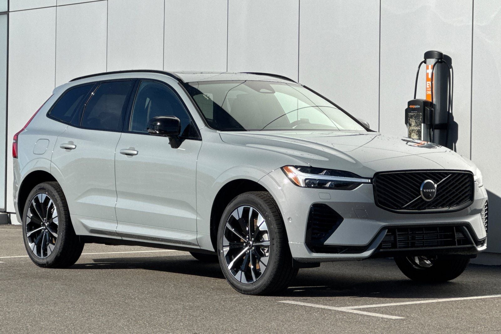 2026 Volvo XC60 Plug-In Hybrid T8 Plus