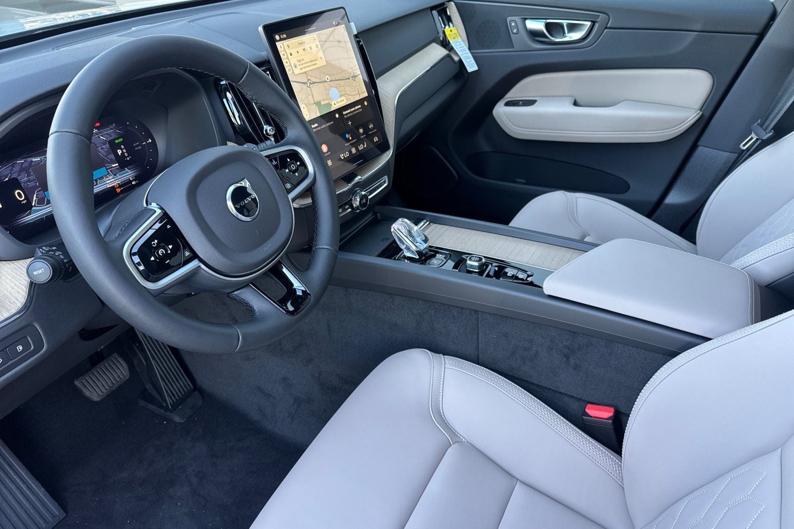 2026 Volvo XC60 Plug-In Hybrid T8 Plus