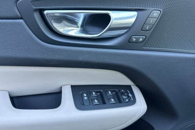 2026 Volvo XC60 Plug-In Hybrid T8 Plus