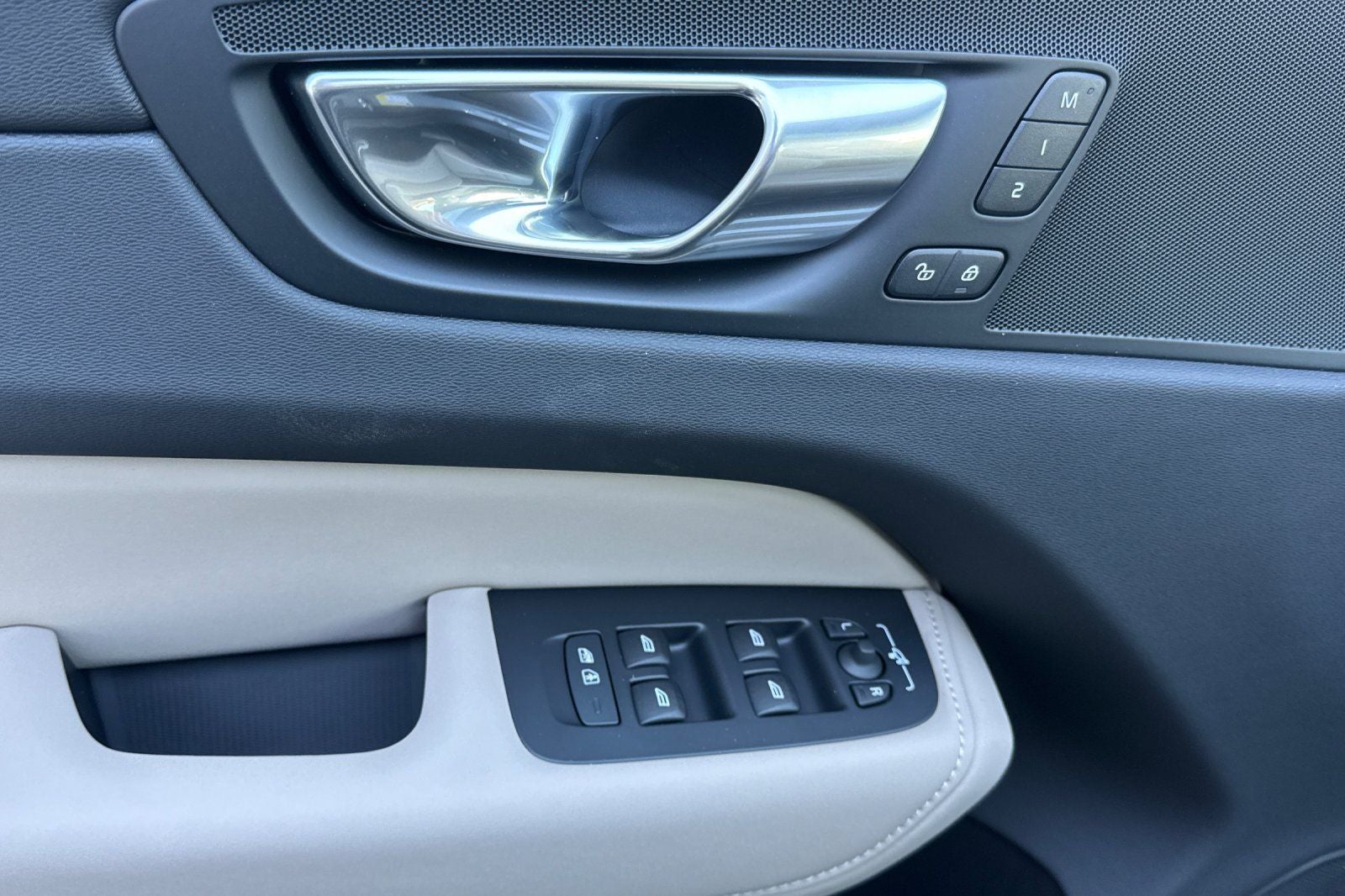 2026 Volvo XC60 Plug-In Hybrid T8 Plus