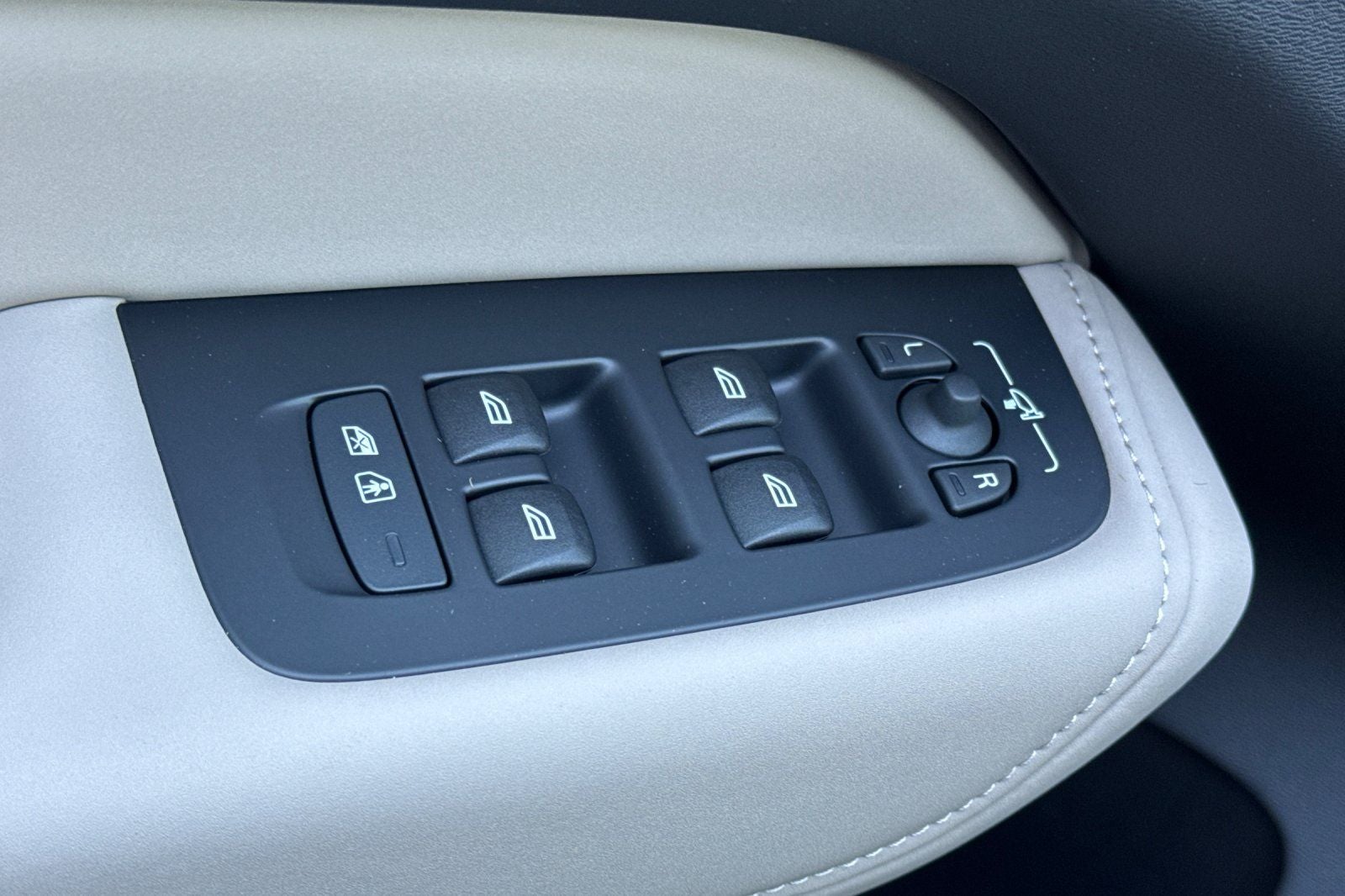 2026 Volvo XC60 Plug-In Hybrid T8 Plus