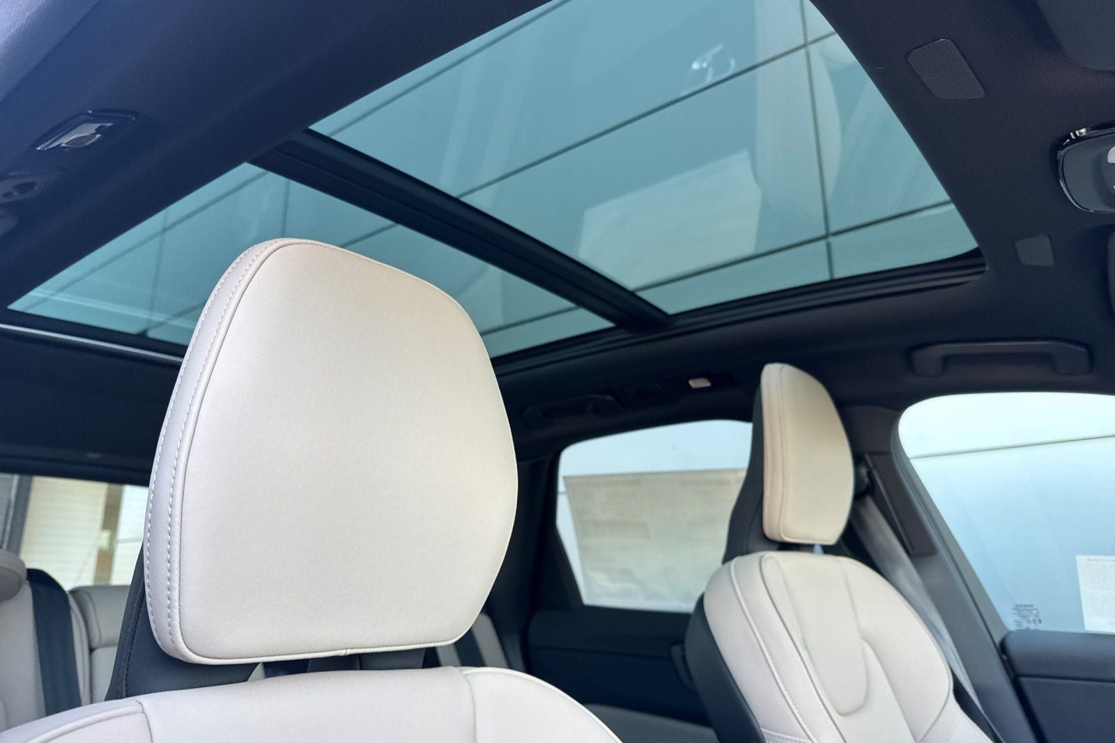 2026 Volvo XC60 Plug-In Hybrid T8 Plus