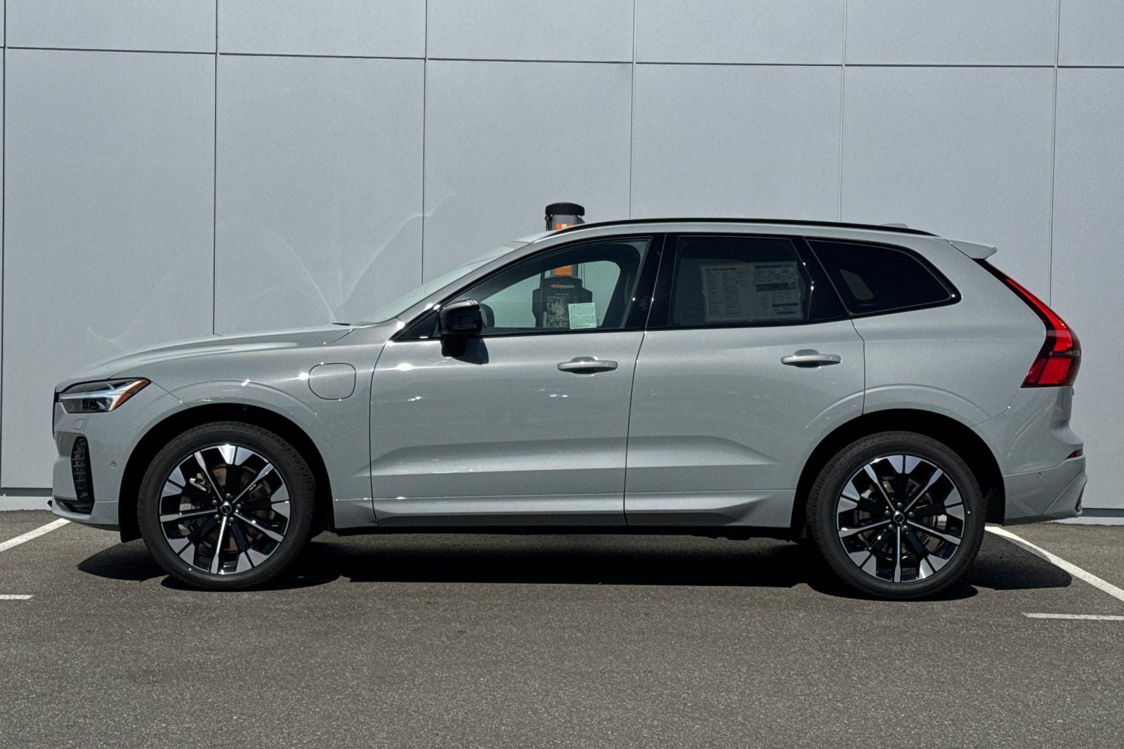 2026 Volvo XC60 Plug-In Hybrid T8 Plus