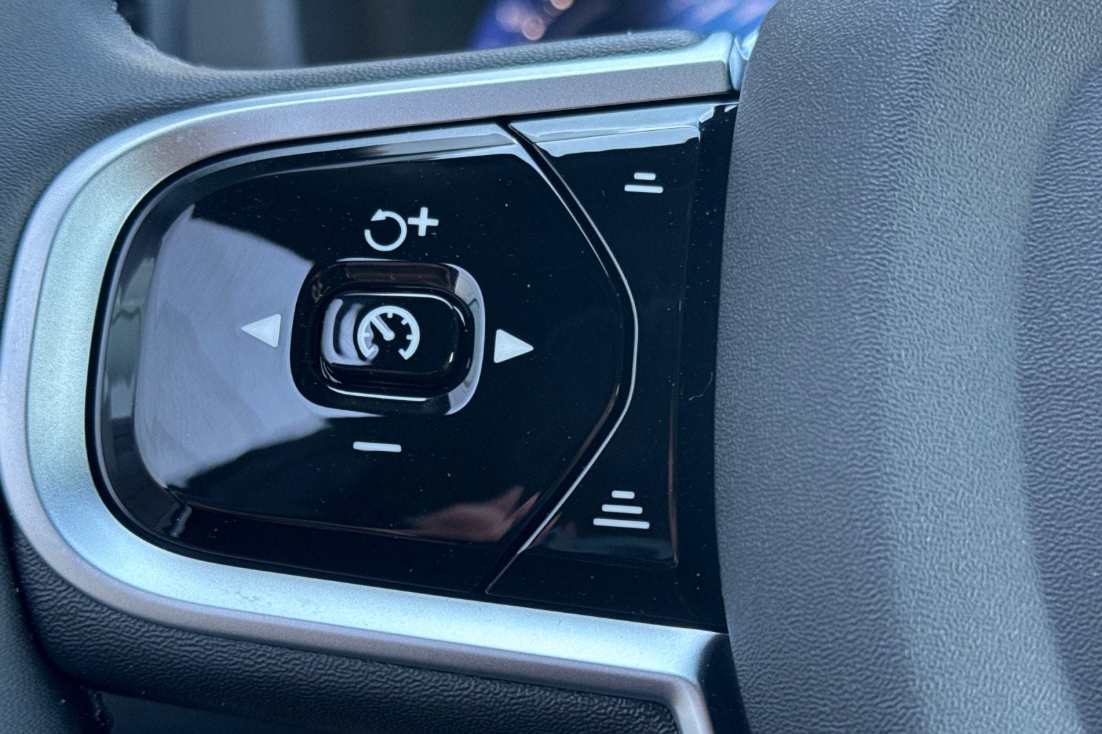 2026 Volvo XC60 Plug-In Hybrid T8 Plus