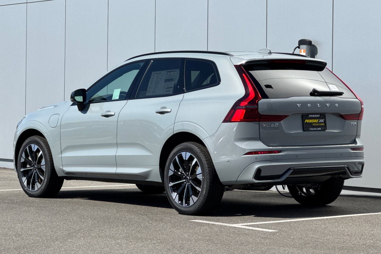 2026 Volvo XC60 Plug-In Hybrid T8 Plus