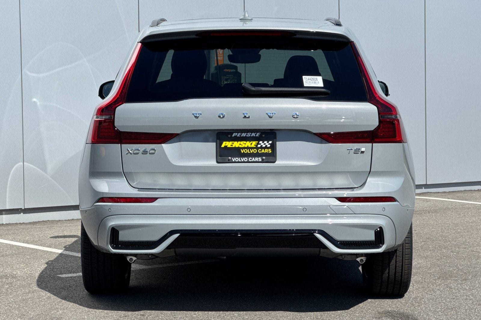 2026 Volvo XC60 Plug-In Hybrid T8 Plus