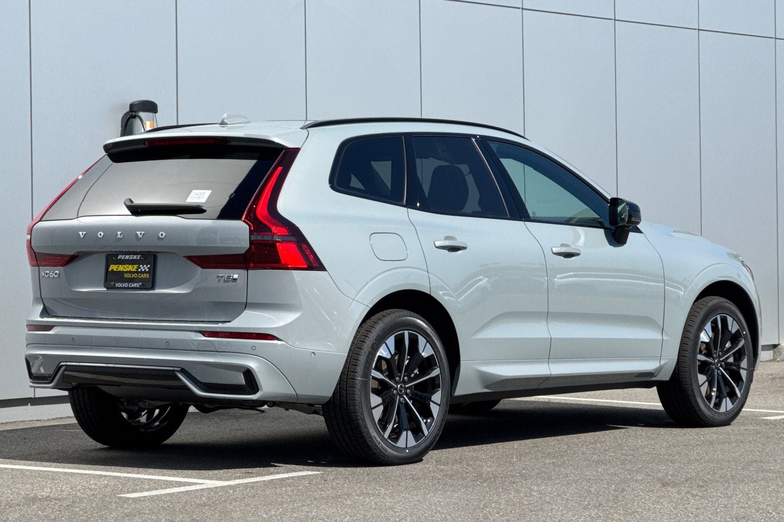 2026 Volvo XC60 Plug-In Hybrid T8 Plus