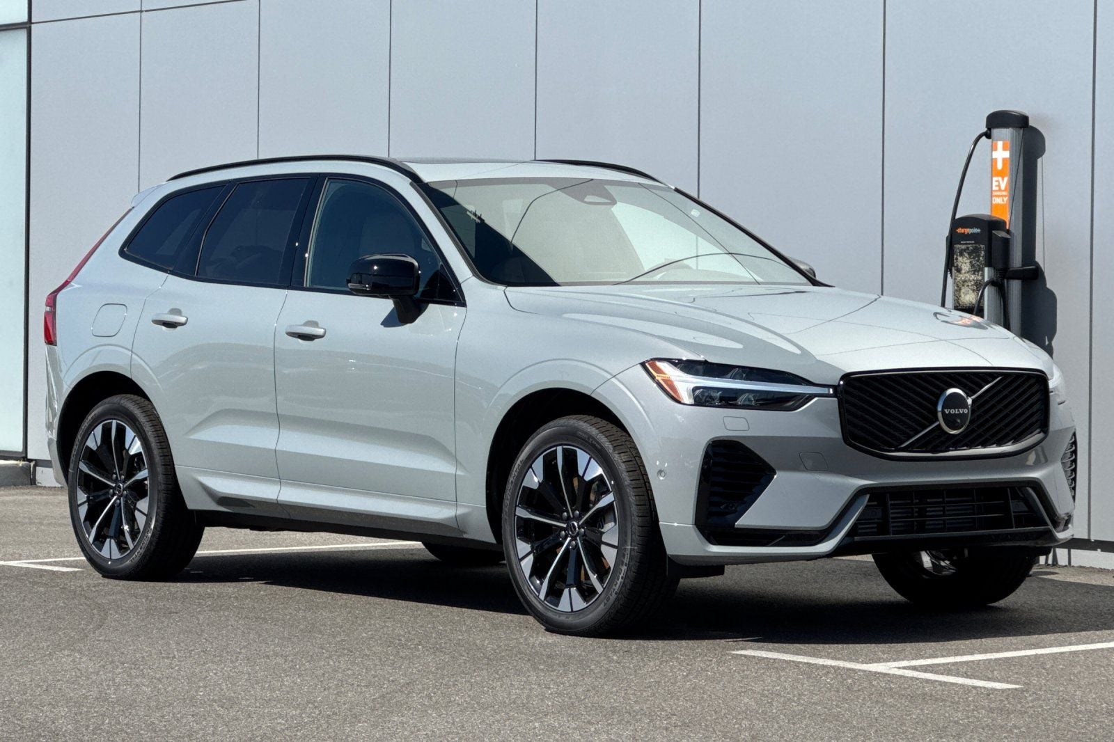 2026 Volvo XC60 Plug-In Hybrid T8 Plus