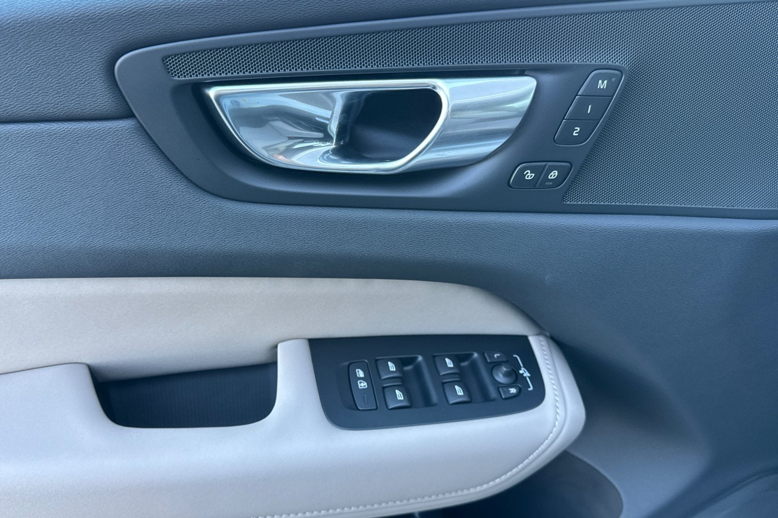 2026 Volvo XC60 Plug-In Hybrid T8 Plus