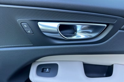 2026 Volvo XC60 Plug-In Hybrid T8 Plus