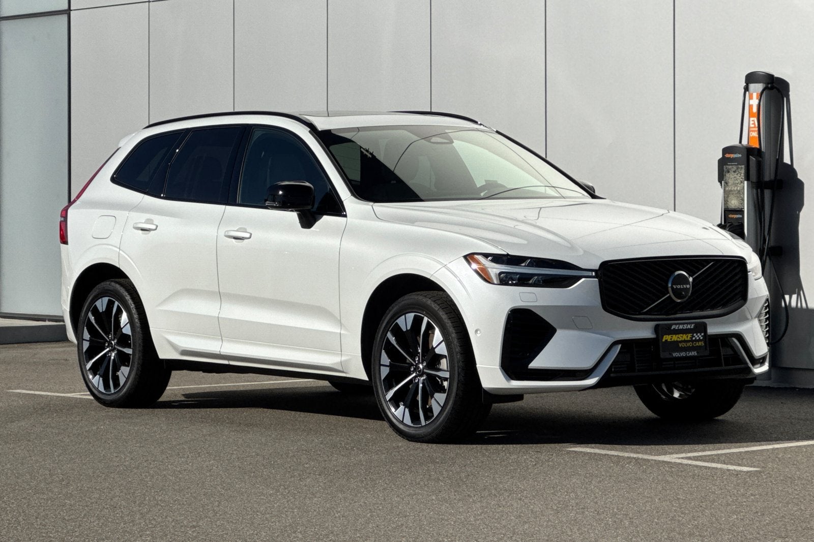 2026 Volvo XC60 Plug-In Hybrid T8 Plus