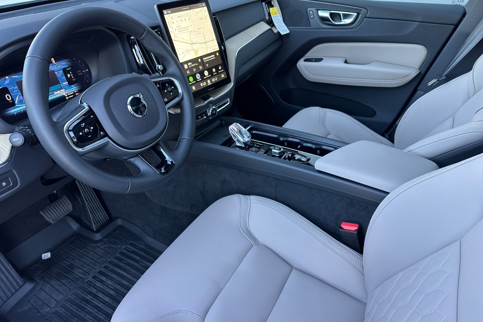 2026 Volvo XC60 Plug-In Hybrid T8 Plus