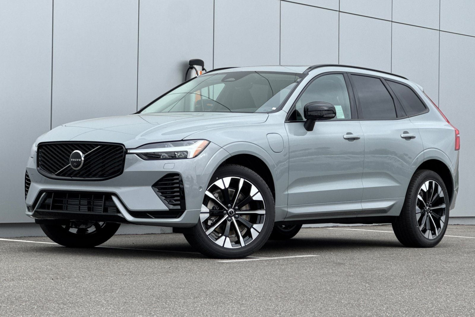 2026 Volvo XC60 Plug-In Hybrid T8 Plus